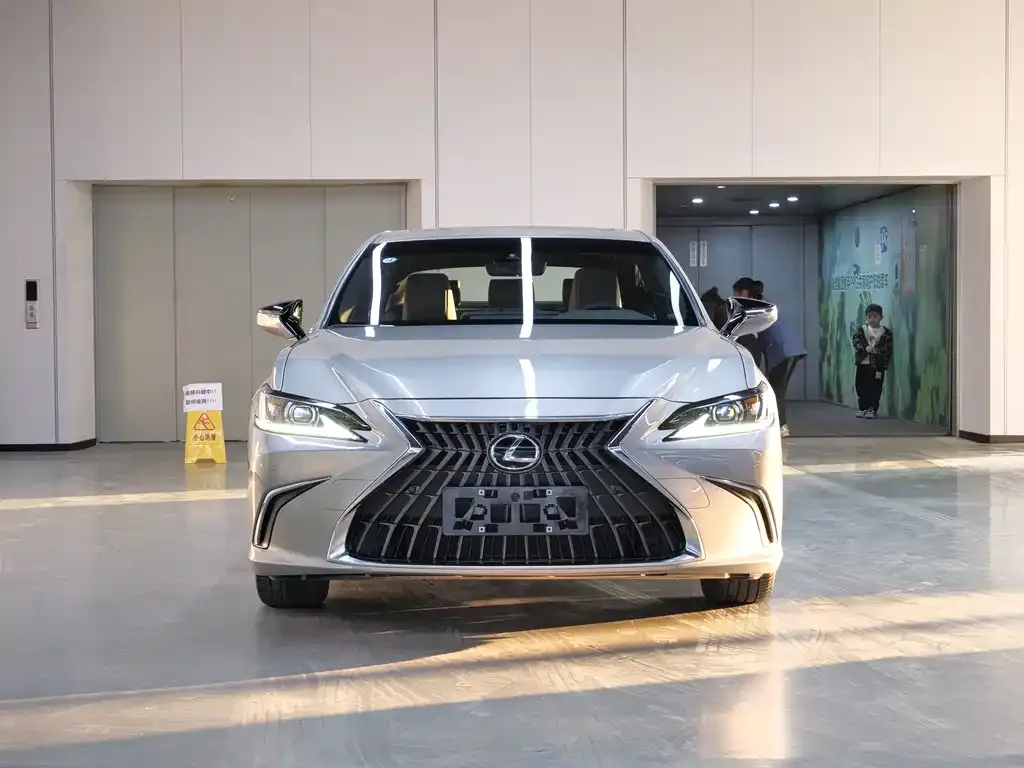 Lexus ES — фото 9