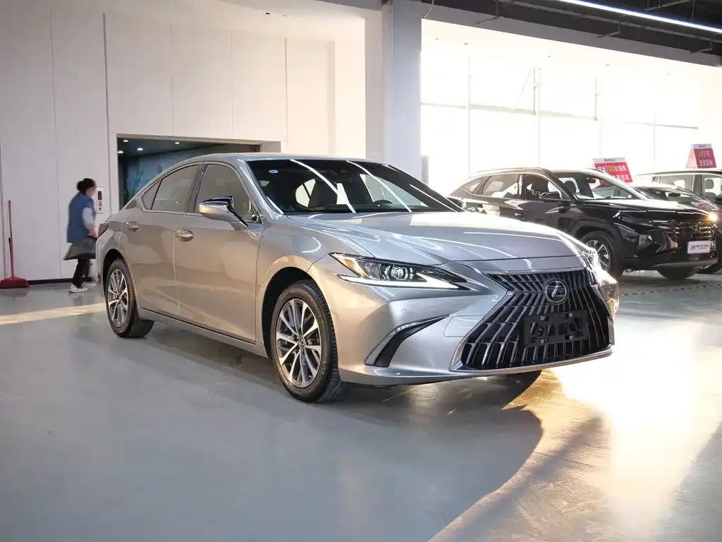 Lexus ES — фото 8