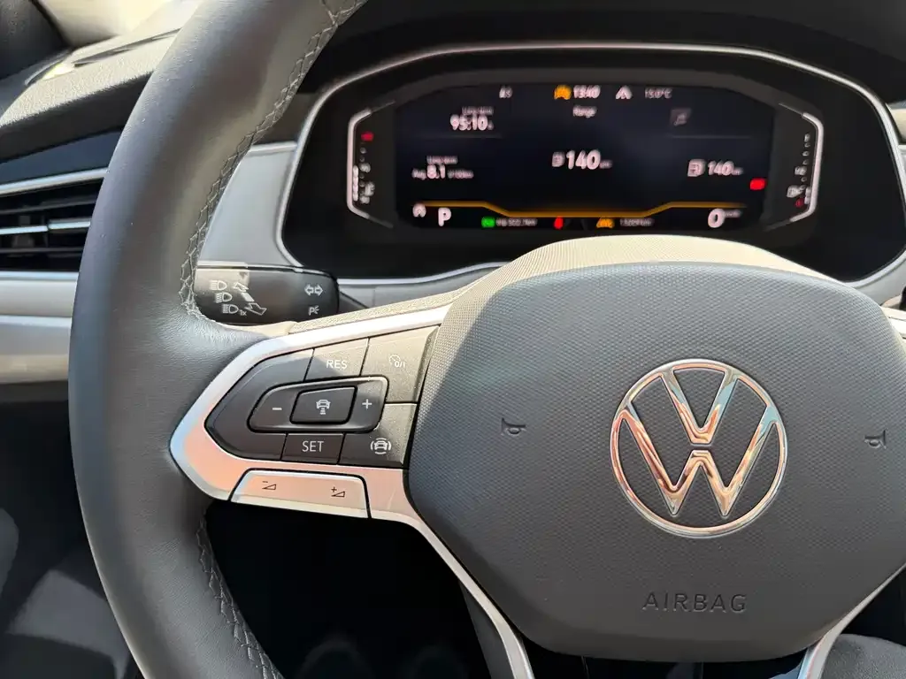 Volkswagen Bora 2023 из CN, фото 7