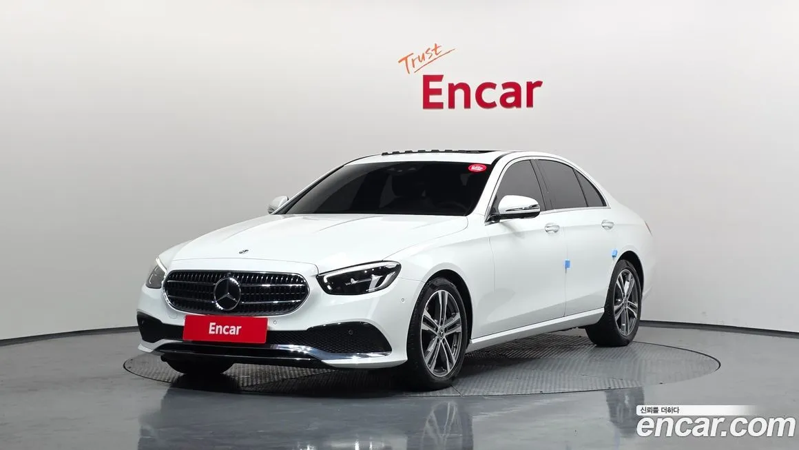 Mercedes-Benz E-Class — фото 1