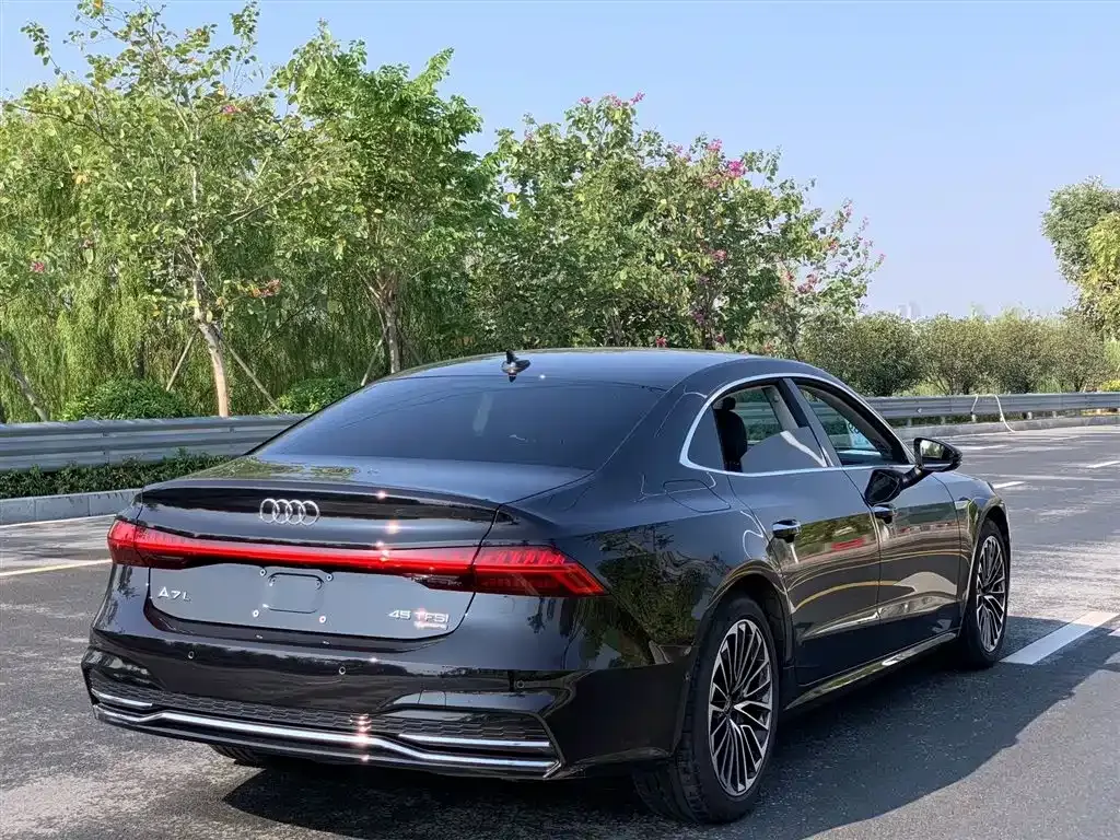 Audi A7L 2022 из CN, фото 6