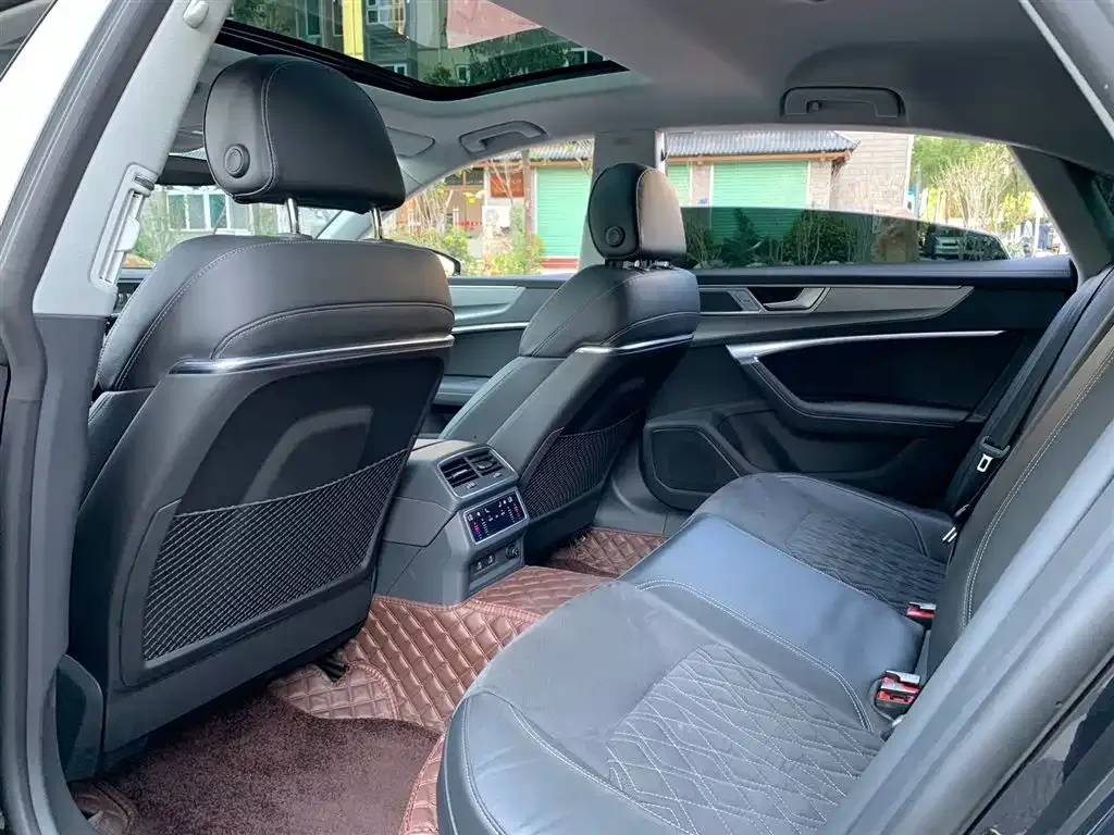 Audi A7L 2022 из CN, фото 2