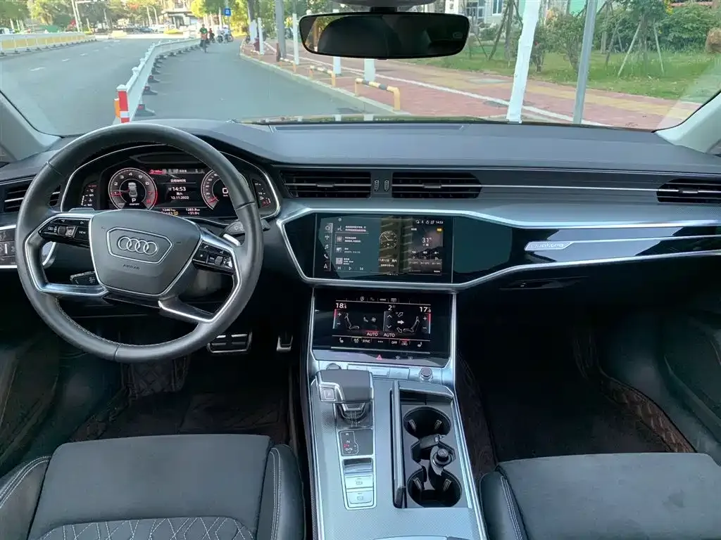 Audi A7L 2022 из CN, фото 4