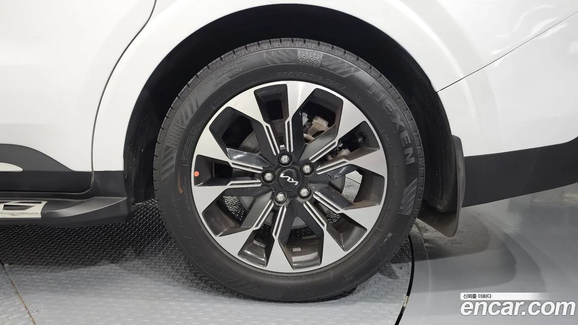 Kia Carnival — фото 10