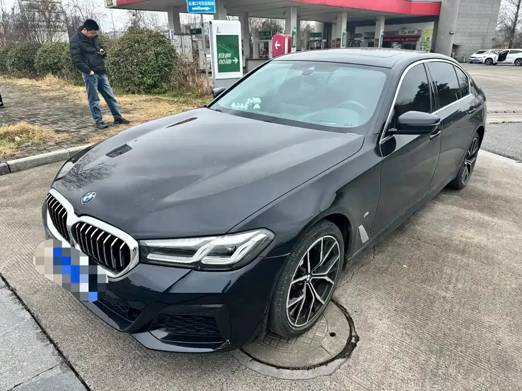 BMW 5 Series — фото 1
