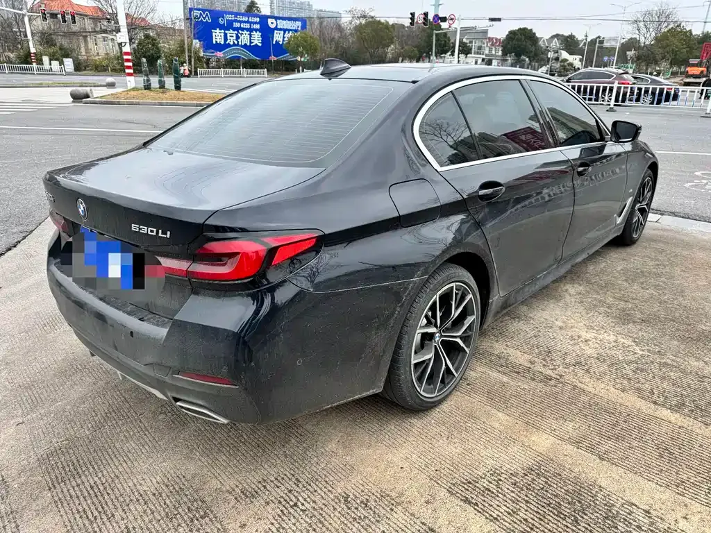BMW 5 Series — фото 9