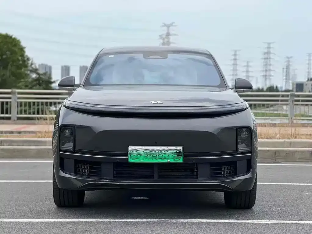 Li Auto L8 — фото 5