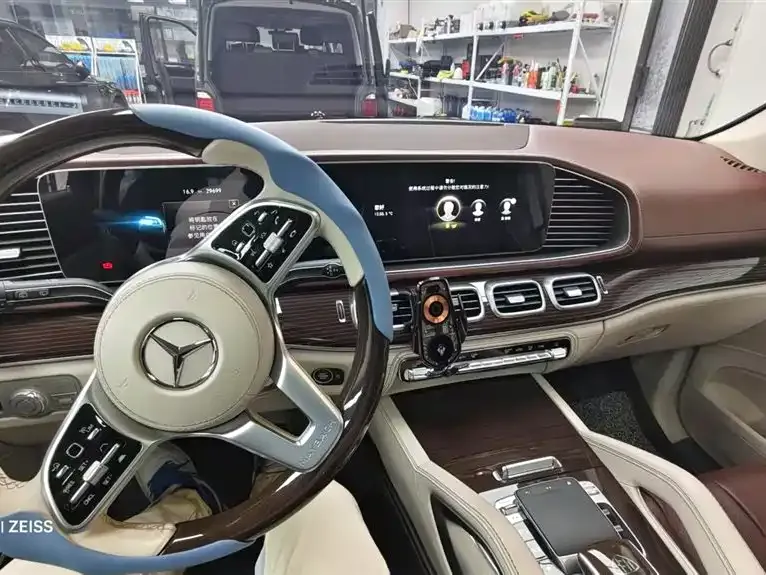 Mercedes-Benz GLS — фото 9