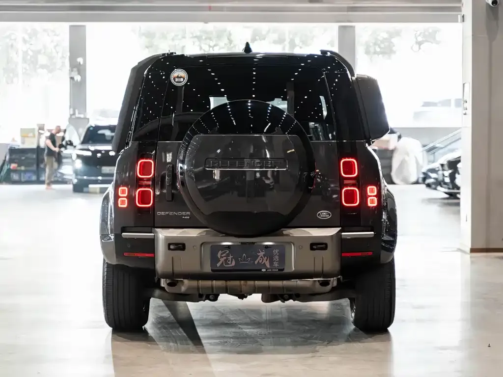 Land Rover Defender — фото 6