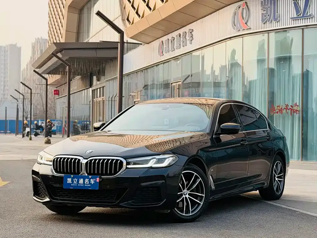 BMW 5 Series — фото 1