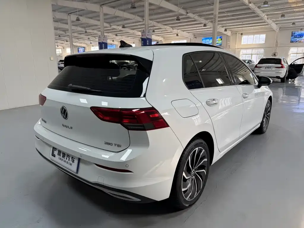Volkswagen Golf 2023 из CN, фото 8