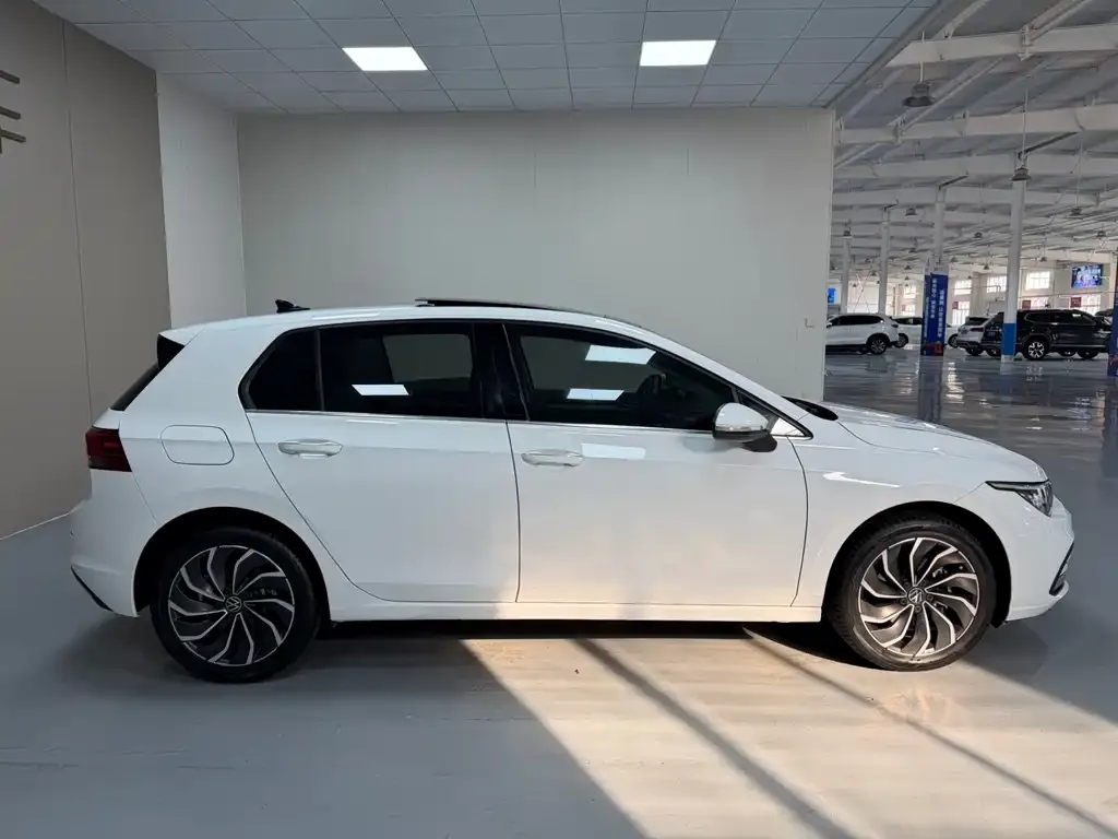 Volkswagen Golf 2023 из CN, фото 6