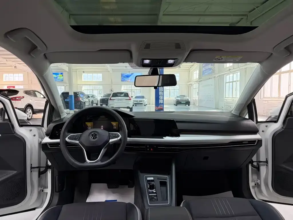 Volkswagen Golf 2023 из CN, фото 9