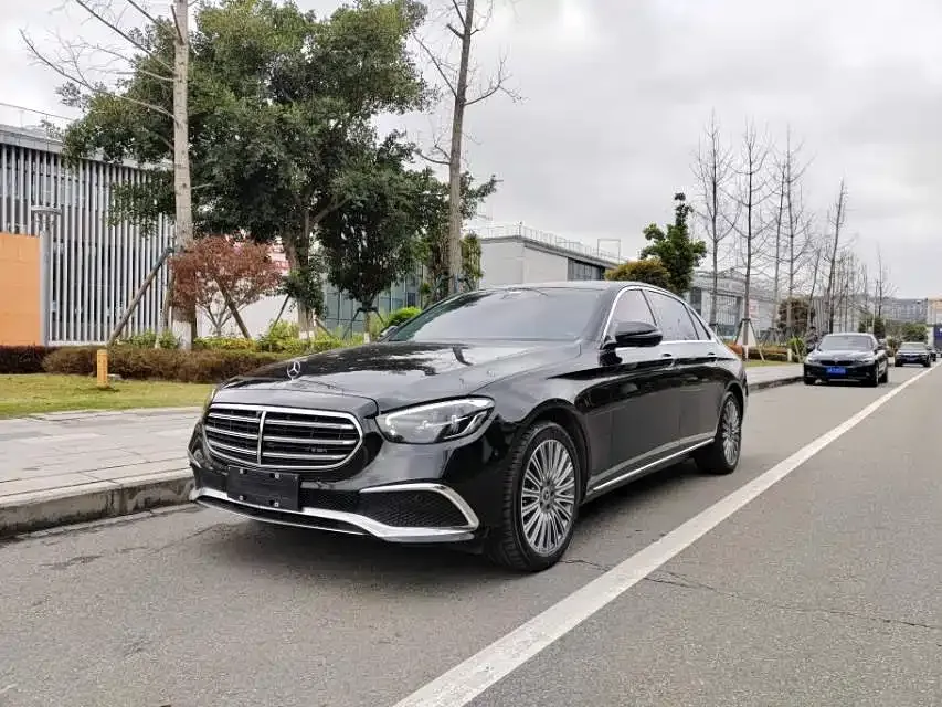 Mercedes-Benz E-Class — фото 1