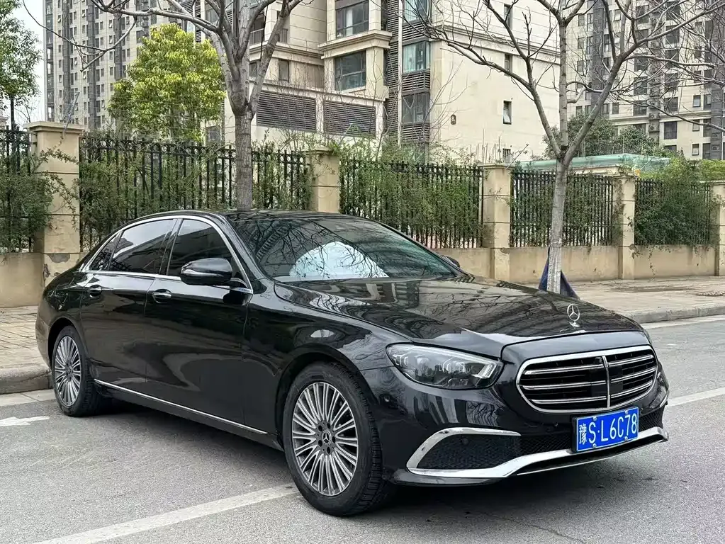 Mercedes-Benz E-Class — фото 1