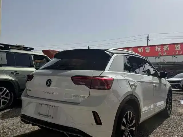Volkswagen T-Roc 2023 из CN, фото 2