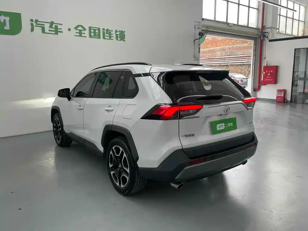 Toyota RAV4 2021 из CN, фото 8