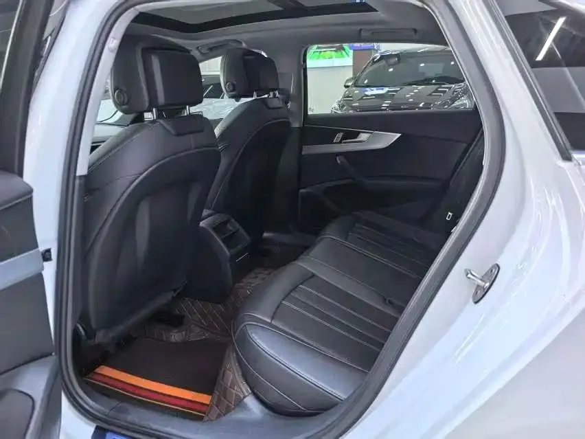 Audi A4L 2024 из CN, фото 5