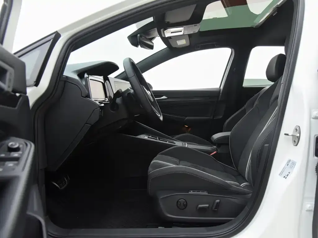 Volkswagen Golf 2024 из CN, фото 9