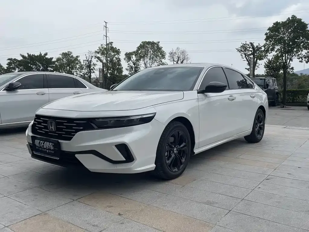 Honda Accord — фото 1