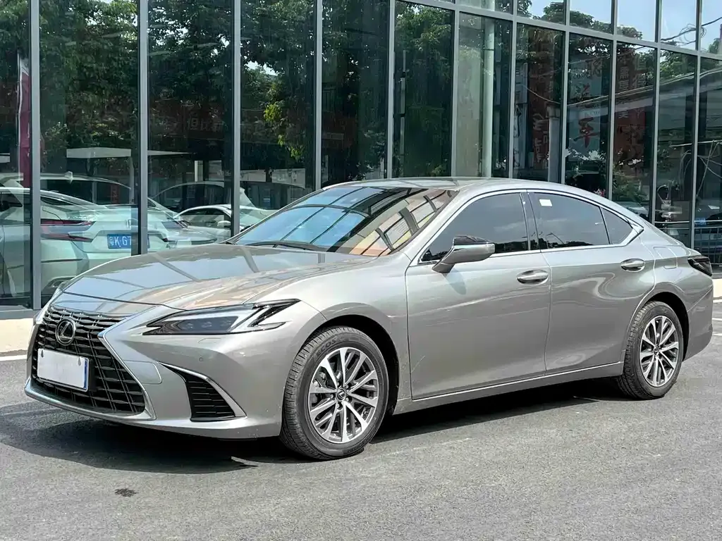 Lexus ES — фото 1