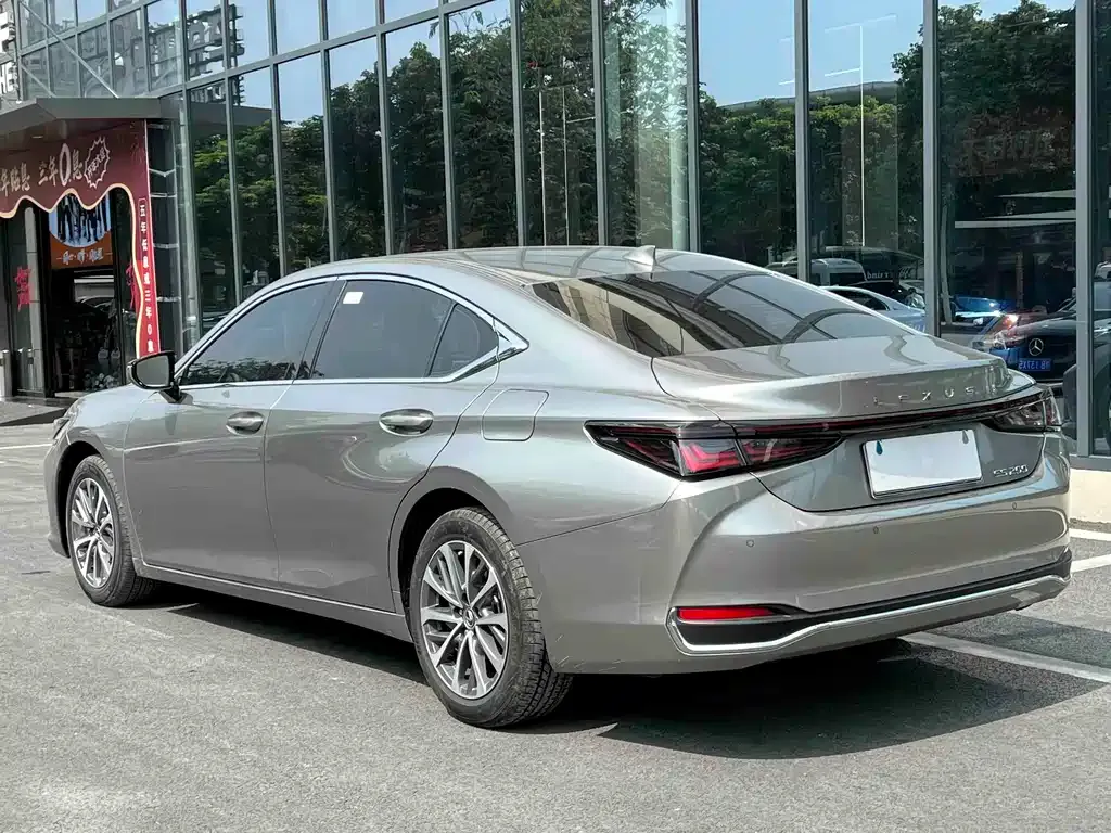 Lexus ES — фото 9