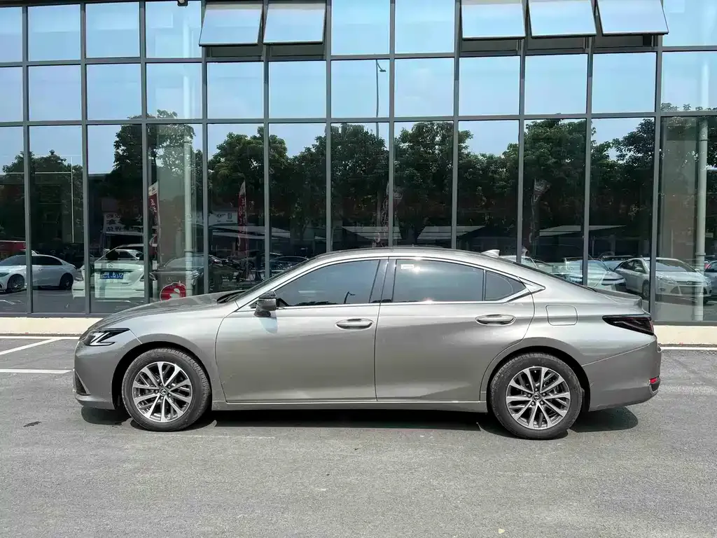 Lexus ES — фото 3