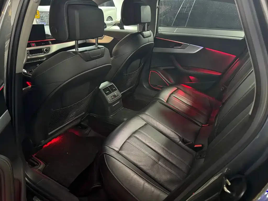Audi A4L 2023 из CN, фото 3