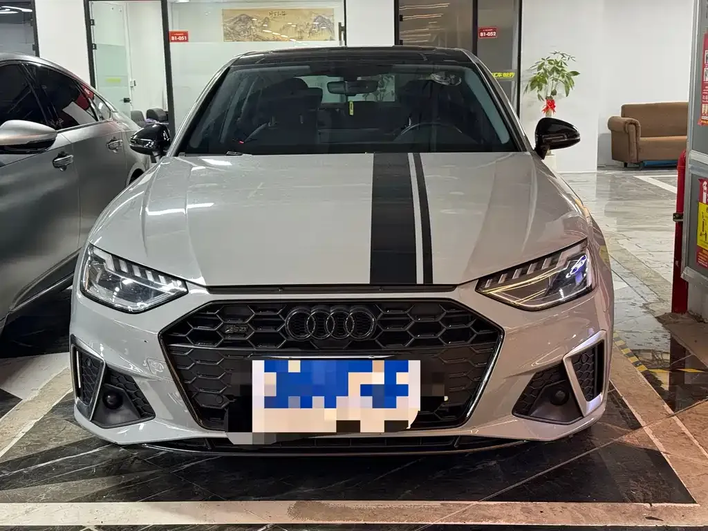 Audi A4L 2023 из CN, фото 2