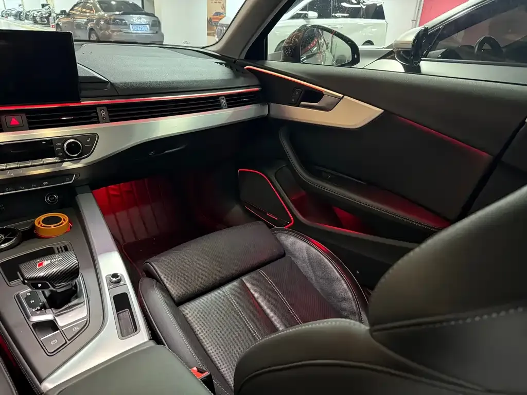 Audi A4L 2023 из CN, фото 9