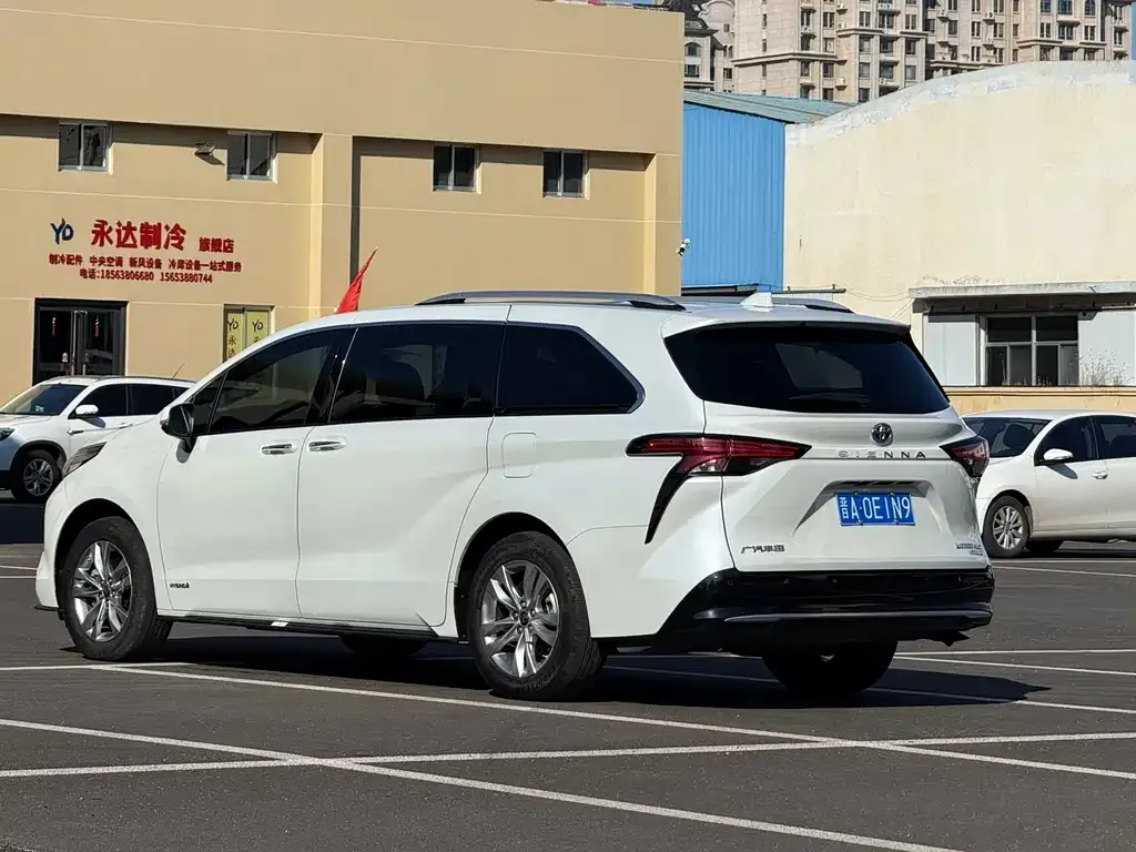 Toyota Sienna 2022 из CN, фото 3