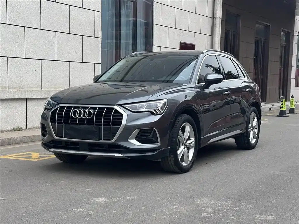 Audi Q3 — фото 1