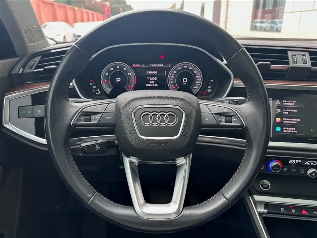 Audi Q3 — фото 8