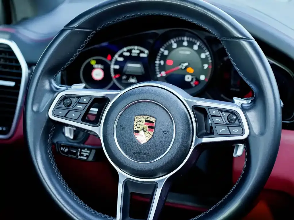 Porsche Cayenne — фото 10