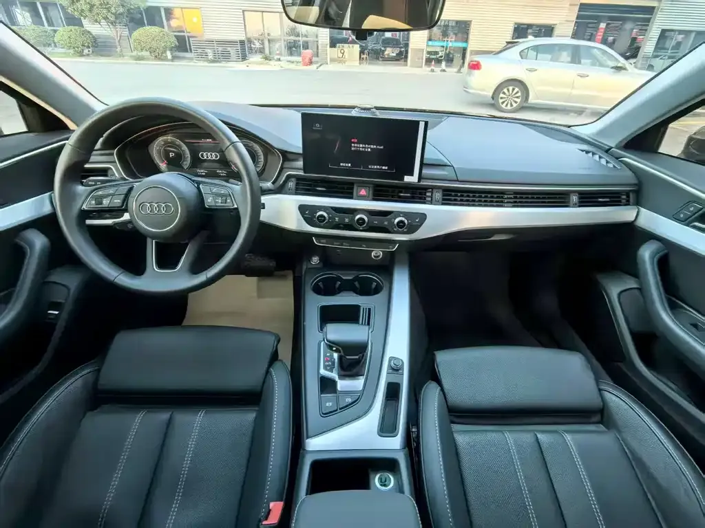 Audi A4L 2023 из CN, фото 4