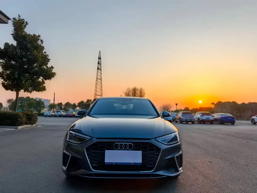 Audi A4L 2023 из CN, фото 6
