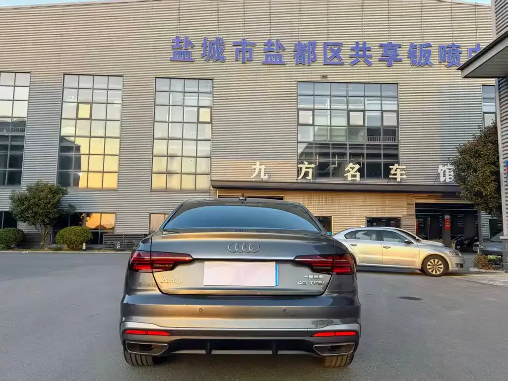 Audi A4L 2023 из CN, фото 10