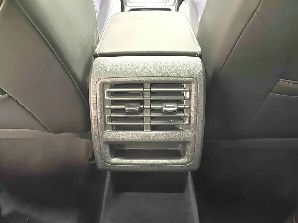 Volkswagen Golf 2022 из CN, фото 3