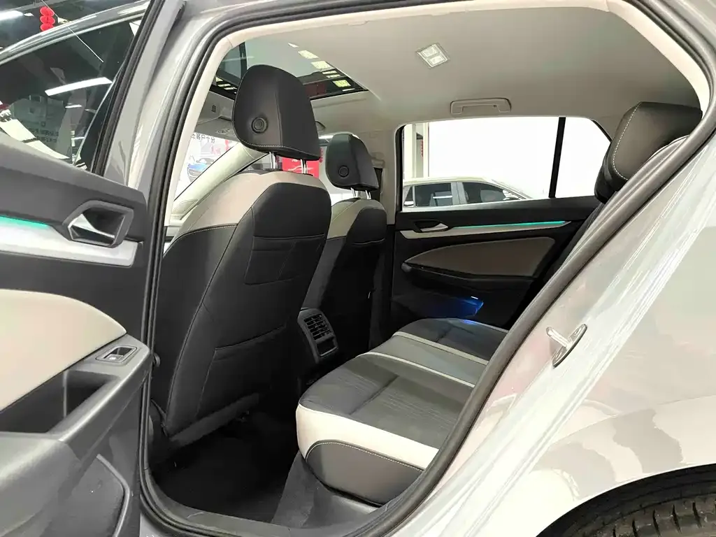 Volkswagen Golf 2022 из CN, фото 9