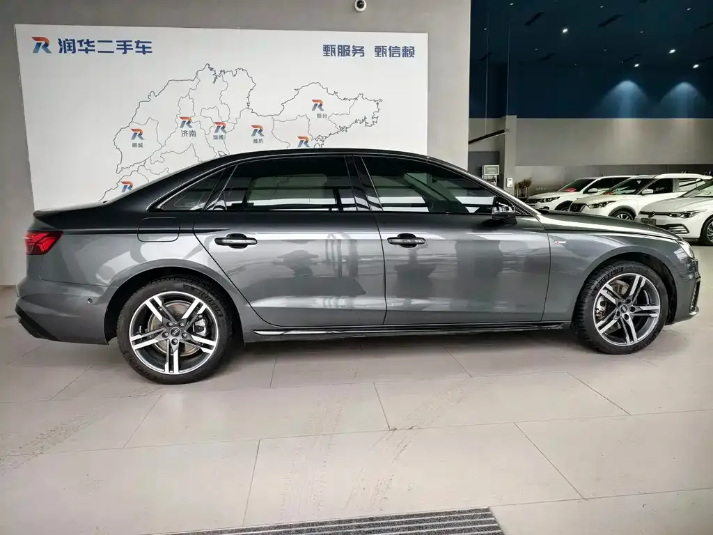 Audi A4L 2023 из CN, фото 2