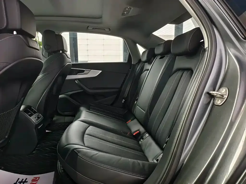 Audi A4L 2023 из CN, фото 8