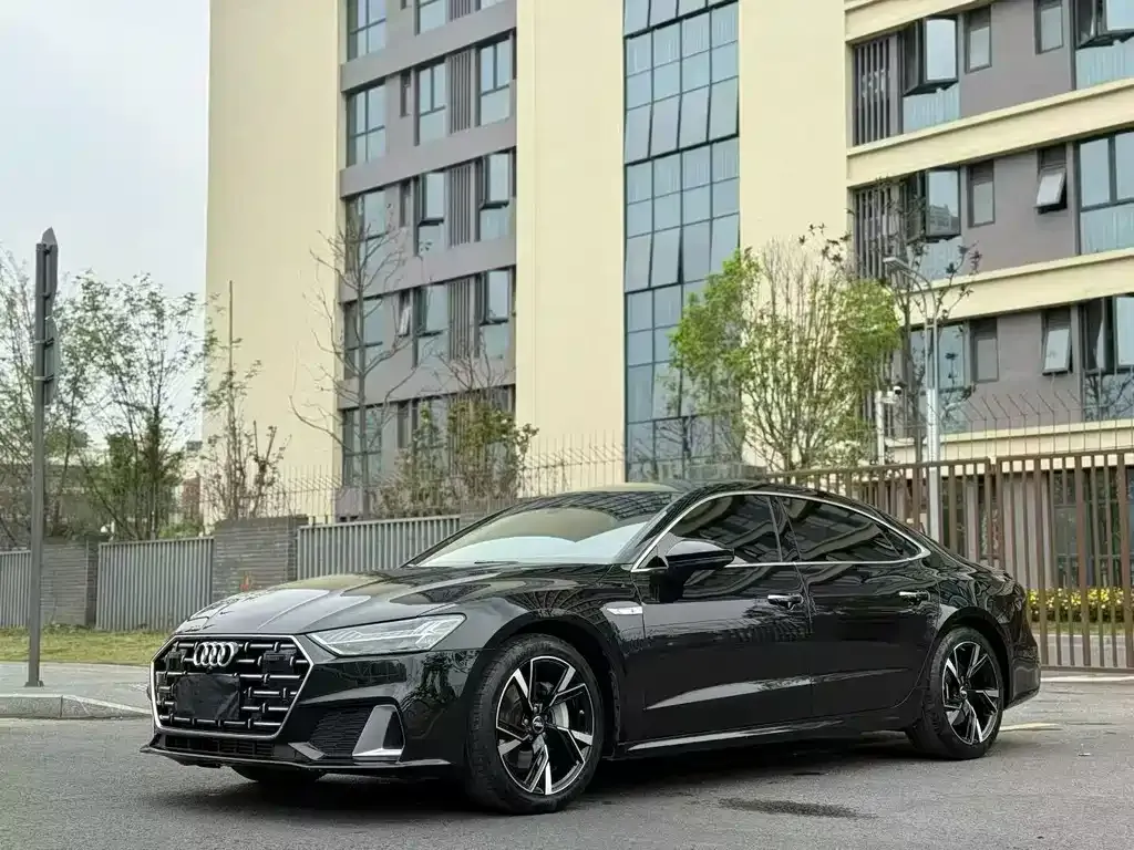 Audi A7L — фото 1