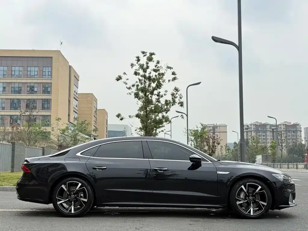 Audi A7L — фото 8