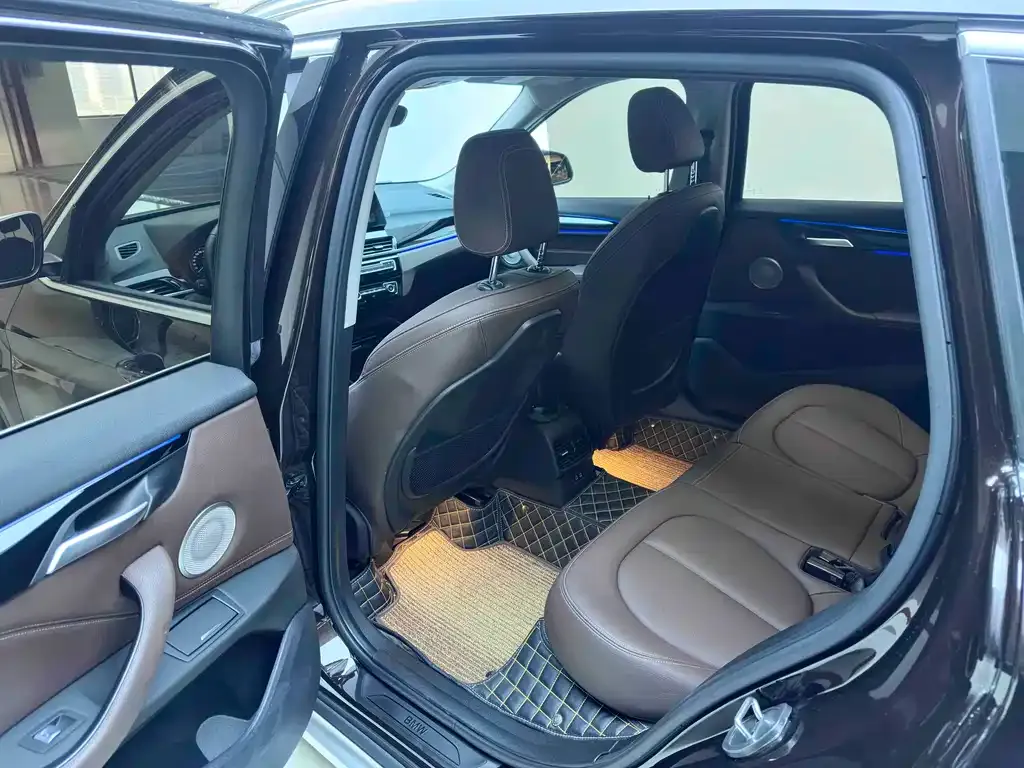 BMW X1 2021 из CN, фото 10