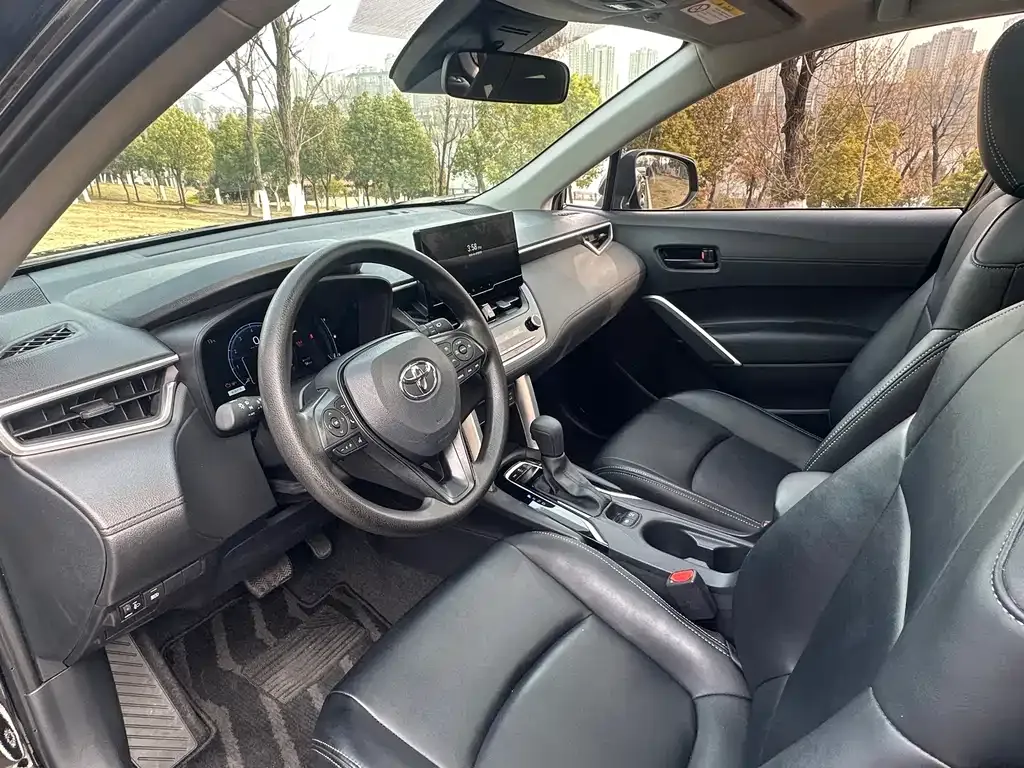 Toyota Corolla Cross — фото 7