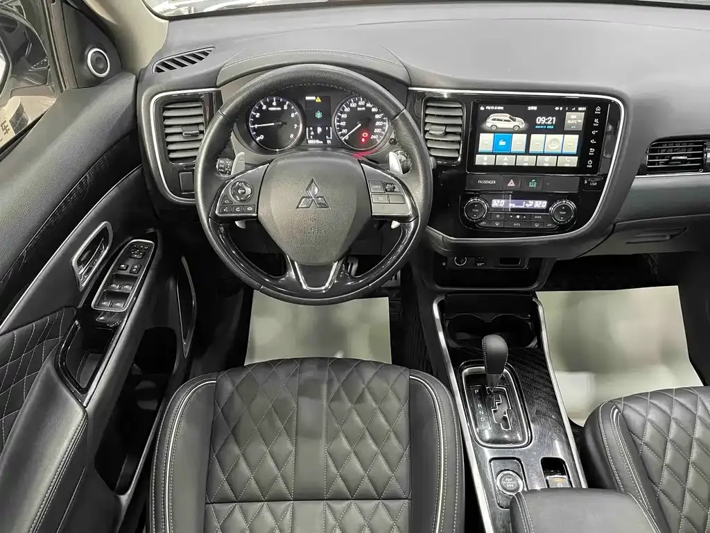Mitsubishi Outlander 2021 из CN, фото 8