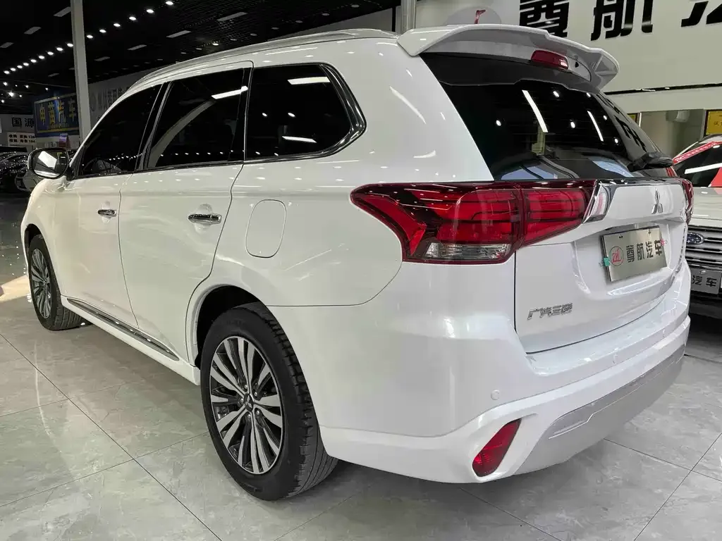 Mitsubishi Outlander 2021 из CN, фото 2