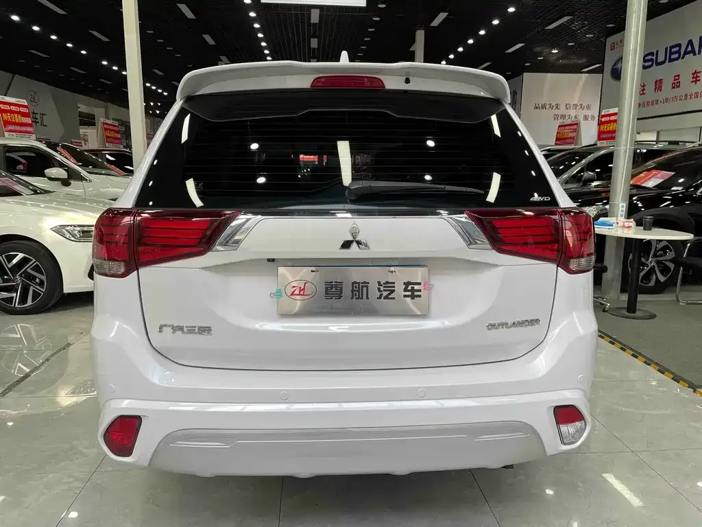 Mitsubishi Outlander 2021 из CN, фото 10
