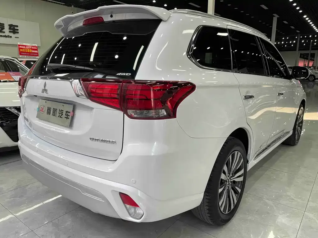Mitsubishi Outlander 2021 из CN, фото 5