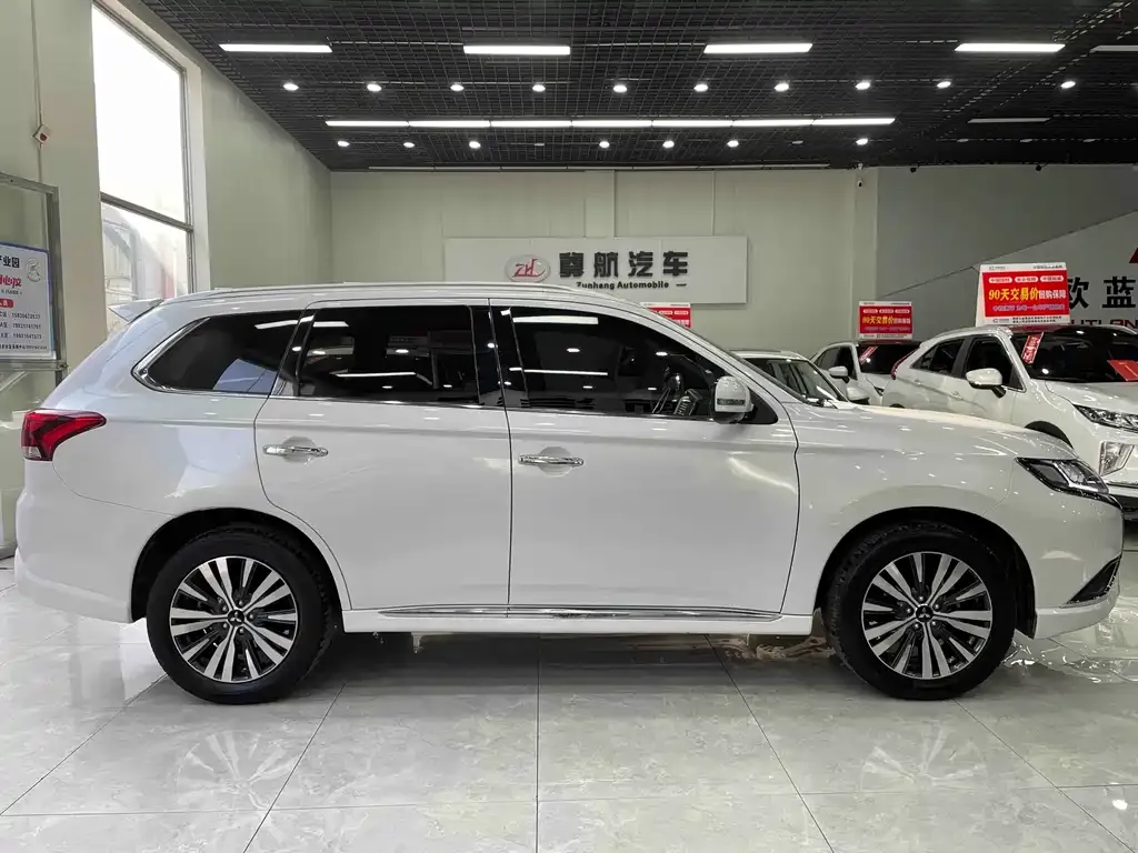 Mitsubishi Outlander 2021 из CN, фото 3